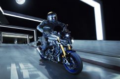 2017-yamaha-mt10dx-eu-silver-blu-carbon-action-002