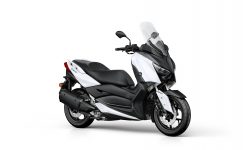 2017-yamaha-x-max-300a-eu-milky-white-studio-001