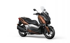 2017-yamaha-x-max-300a-eu-quasar-bronze-studio-001